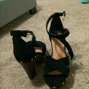 I can’t walk in heals 😭😭 they will look nicer on you